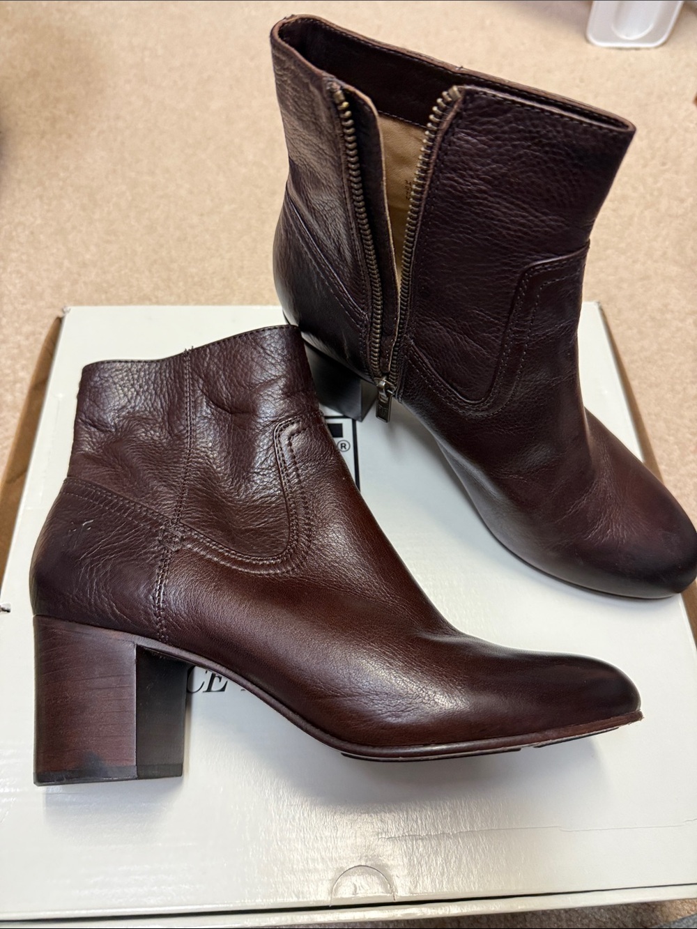 NEW Frye Stella Dark Brown Leather Zip up Ankle Booties with Block Heel